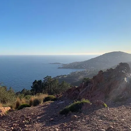 Charmant 2 Pieces Vue Mer, Aux Portes De L'esterel Saint-Raphael (Var)
